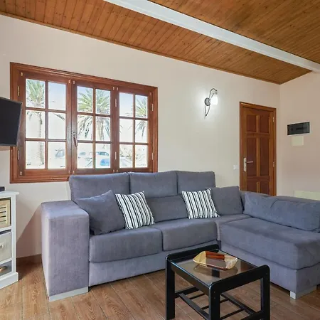 Charming House In With Shared Pool